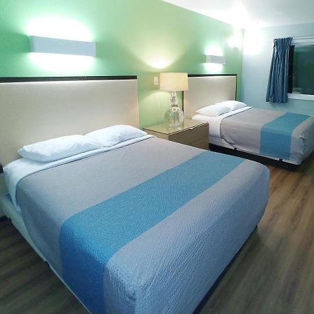 Country Yard Inn And Suites Сайкстън Екстериор снимка