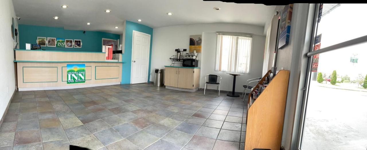 Country Yard Inn And Suites Сайкстън Екстериор снимка