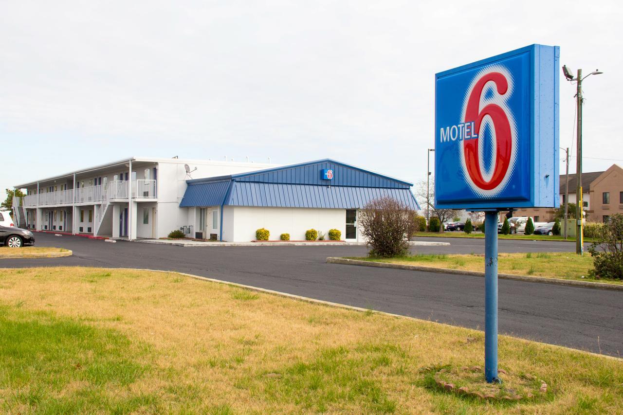 Country Yard Inn And Suites Сайкстън Екстериор снимка
