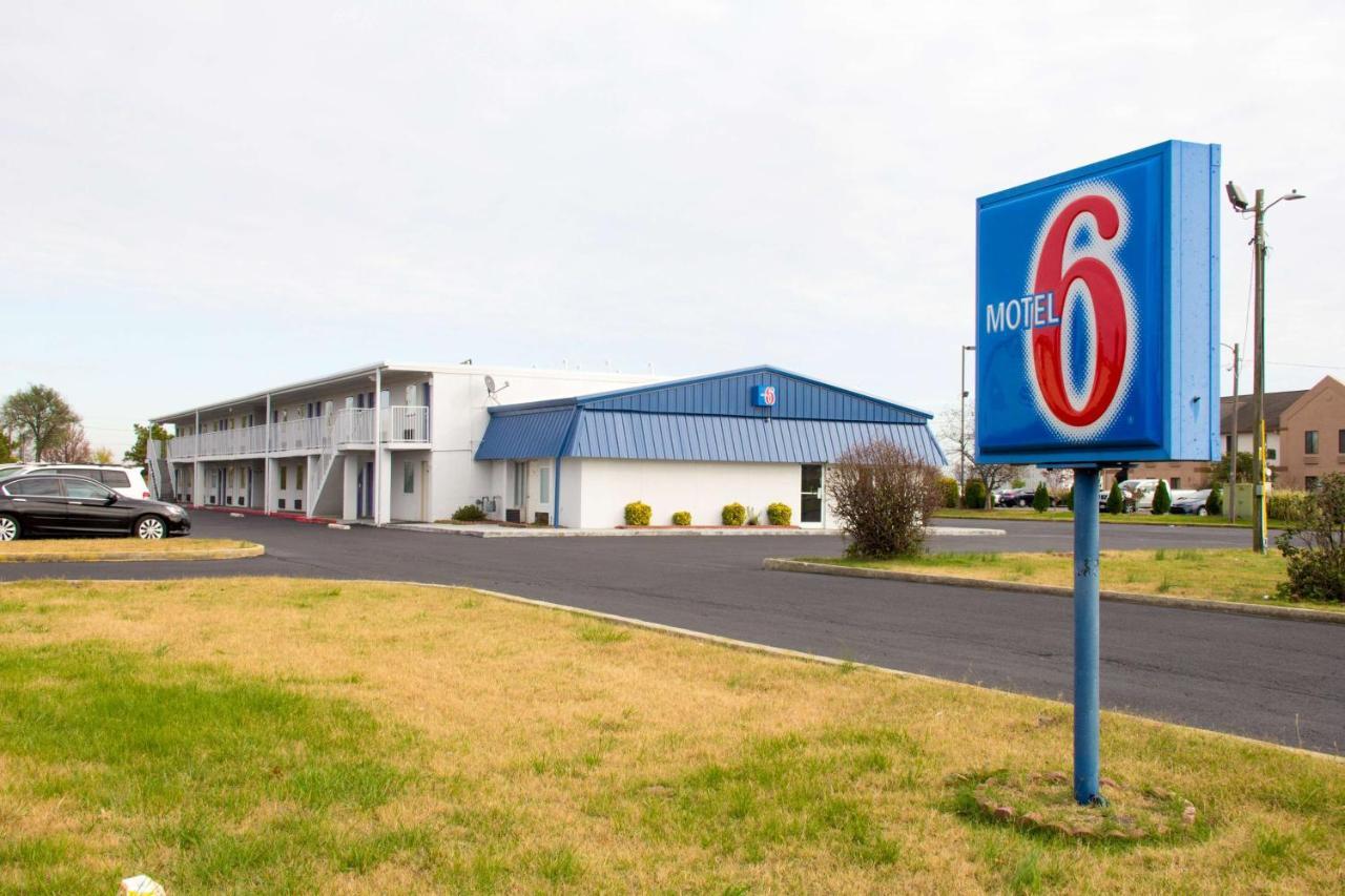 Country Yard Inn And Suites Сайкстън Екстериор снимка